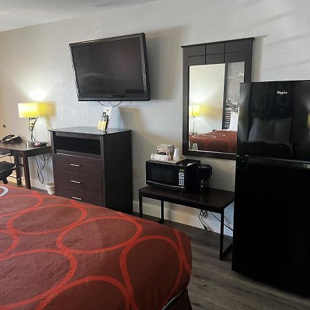 Super 8 By Wyndham Mont Belvieu - Baytown East Hotel Buitenkant foto