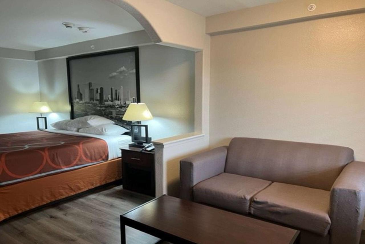 Super 8 By Wyndham Mont Belvieu - Baytown East Hotel Buitenkant foto